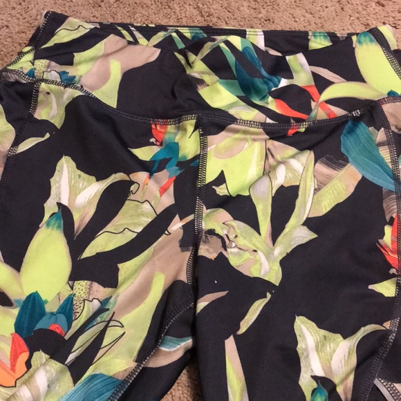 🔴LAST CHANCE 🔴 NWT AVIA XS print Capri - Picture 3 of 5